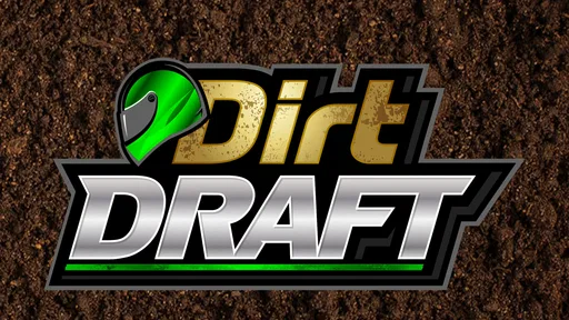 Dirt Draft Fantasy Racing screenshot